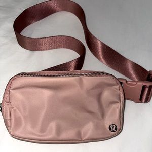Lululemon Everywhere Belt Bag